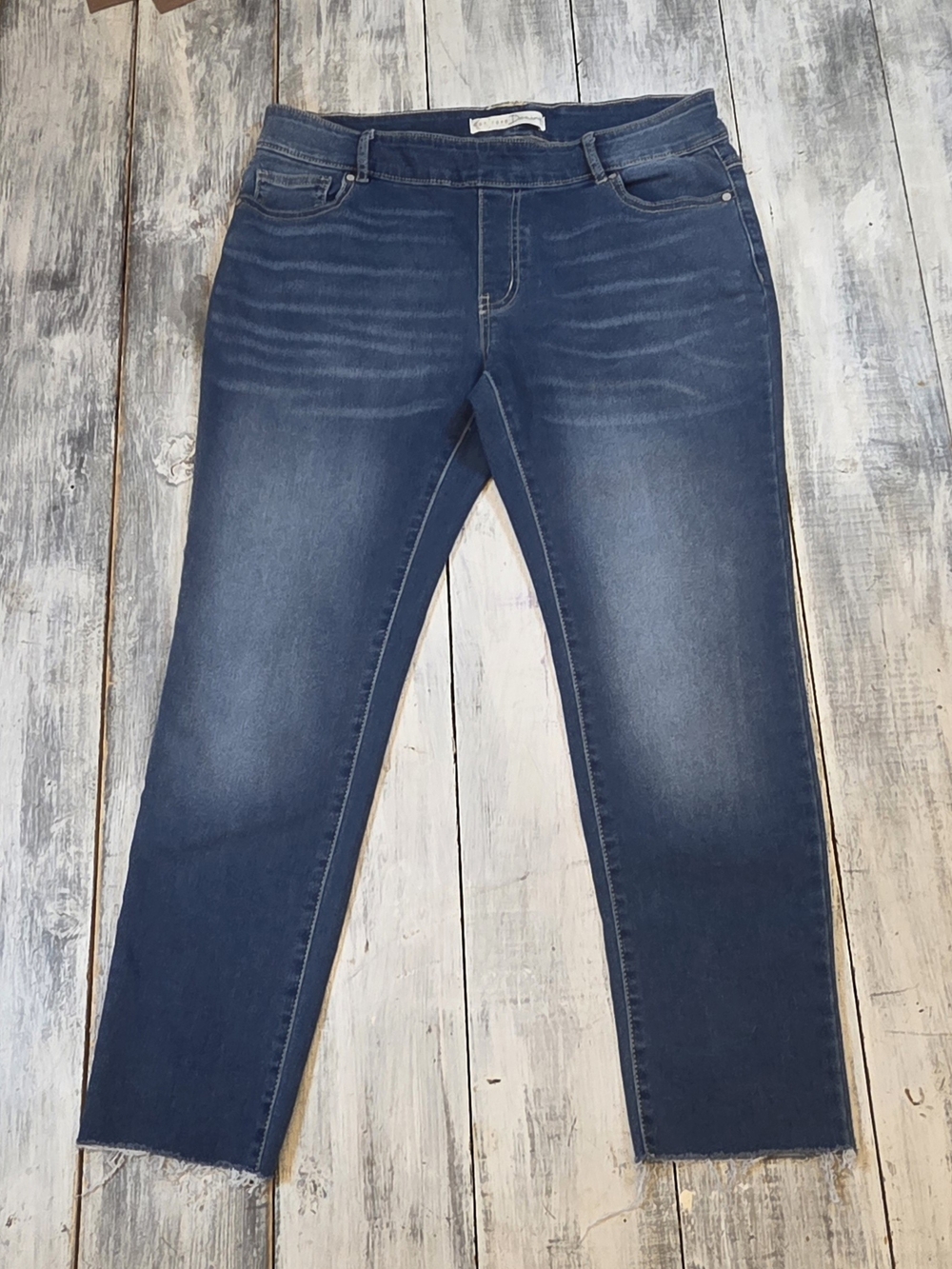 Cato 1946 Women's Dark Blue Cropped Curvy Ankle Jeans w Raw Hem sz 8P Petit